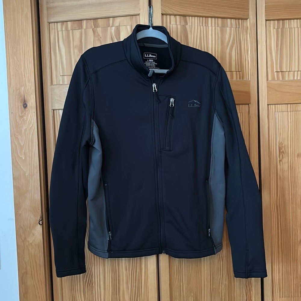 L.L. Bean Men’s size Large zip up - like new
